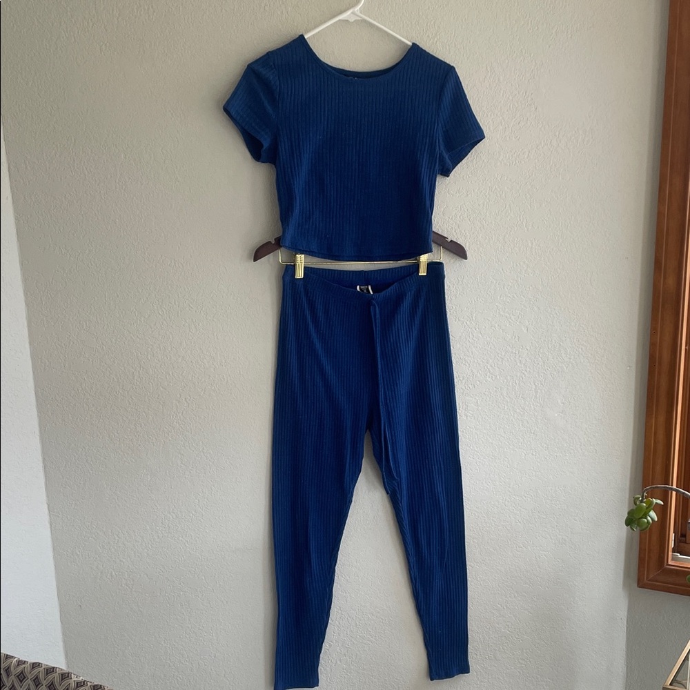 💚 3/$10 Two piece outfit w crop top